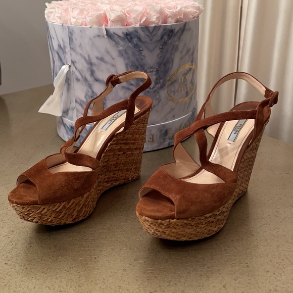 Prada Wedges. Suede camel color. Size 41. - Picture 4 of 8